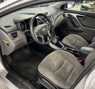 2016 Hyundai Elantra SE 6AT photo 8
