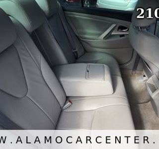 2009 Toyota Camry SE photo 21