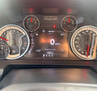 2017 RAM 3500 Laramie Crew Cab 4WD photo 17