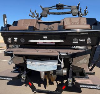 2025 Malibu M242 photo 10
