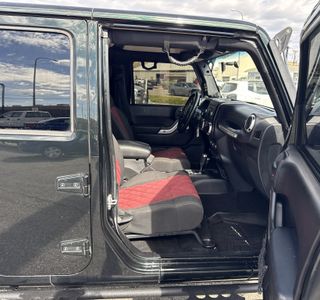 2012 Jeep Wrangler Unlimited Sahara 4WD photo 15