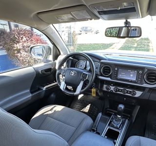 2017 Toyota Tacoma SR5 4WD photo 25