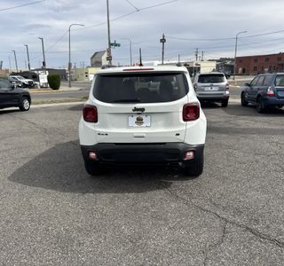 2019 Jeep Renegade Latitude 4WD photo 7