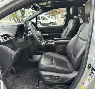 2025 Toyota Sienna XSE 7-Passenger AWD photo 15
