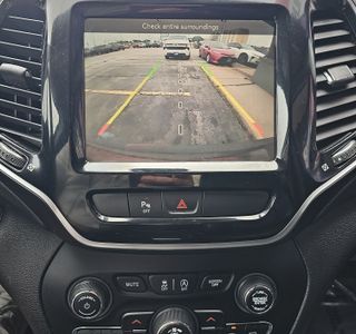 2019 Jeep Cherokee Limited FWD photo 18