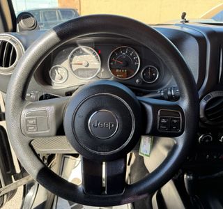 2014 Jeep Wrangler Unlimited Sport 4WD photo 14