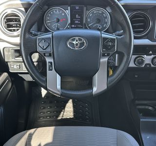 2017 Toyota Tacoma SR5 4WD photo 33