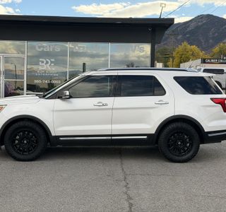2018 Ford Explorer Platinum AWD photo 2