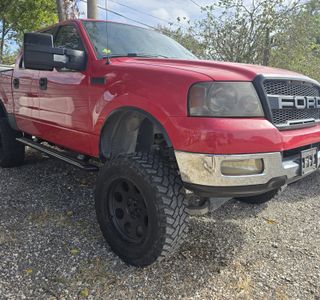 2005 Ford F-150 XLT SuperCrew 2WD photo 1