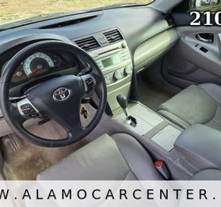 2009 Toyota Camry SE photo 30