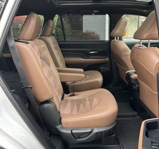 2024 Toyota Grand Highlander Hybrid MAX Platinum AWD photo 28