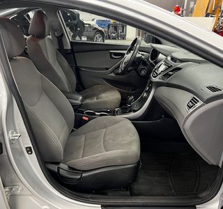 2016 Hyundai Elantra SE 6AT photo 9