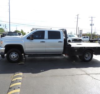 2019 GMC Sierra 3500HD Crew Cab Base Flatbed DRW 4WD photo 2