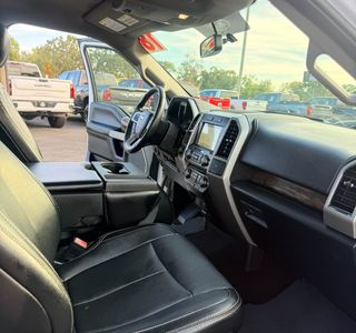 2018 Ford F-150 Lariat Crew Cab 4WD photo 12
