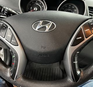 2016 Hyundai Elantra SE 6AT photo 11