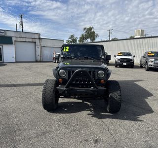 2012 Jeep Wrangler Unlimited Sahara 4WD photo 3