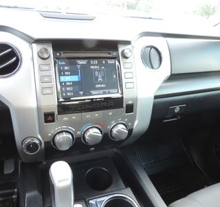 2019 Toyota Tundra CrewMax SR5 4WD photo 10
