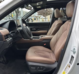 2024 Toyota Grand Highlander Hybrid MAX Platinum AWD photo 16