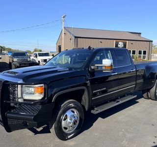 2018 GMC Sierra 3500HD Denali Crew Cab 4WD photo 1