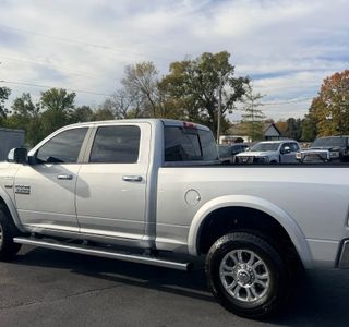 2017 RAM 3500 Laramie Crew Cab 4WD photo 8