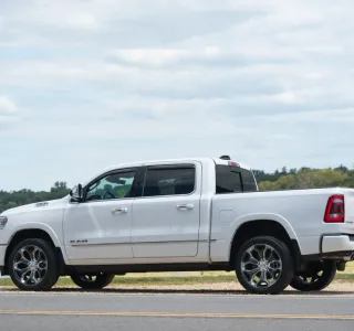 2019 RAM 1500 Limited Crew Cab SWB 4WD photo 6