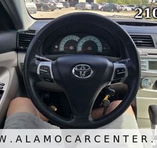 2009 Toyota Camry SE photo 32