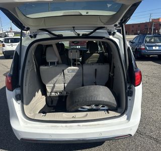 2018 Chrysler Pacifica Hybrid Touring L photo 9
