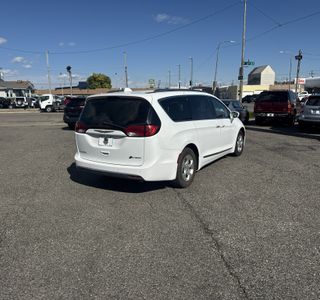 2018 Chrysler Pacifica Hybrid Touring L photo 6