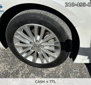 2013 Toyota Avalon Hybrid Limited photo 46