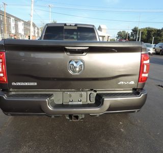 2019 RAM 3500 Crew Cab Laramie DRW 4WD photo 5