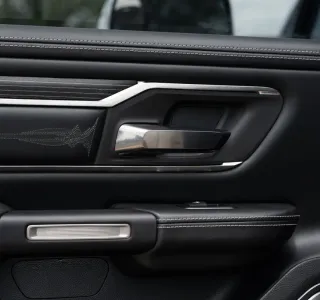 2019 RAM 1500 Limited Crew Cab SWB 4WD photo 14