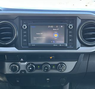 2017 Toyota Tacoma SR5 4WD photo 29