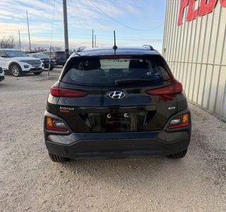 2021 Hyundai Kona AWD photo 3