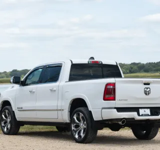 2019 RAM 1500 Limited Crew Cab SWB 4WD photo 9