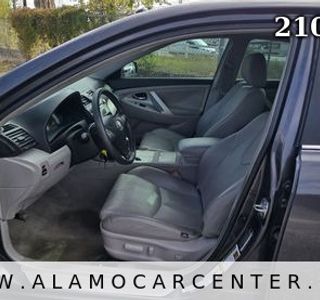 2009 Toyota Camry SE photo 29