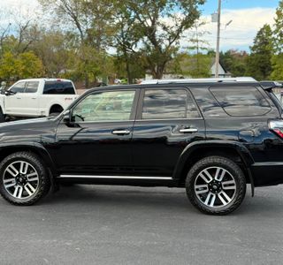 2017 Toyota 4Runner Limited 4WD V6 photo 7