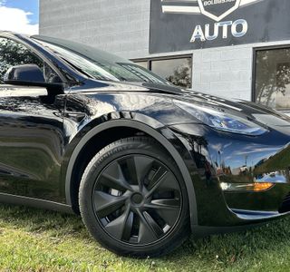 2025 Tesla Model Y Long Range AWD photo 3