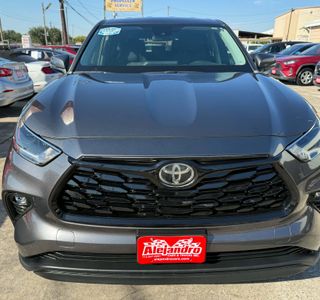 2021 Toyota Highlander LE FWD V6 photo 2