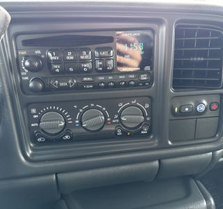 2002 Chevrolet Avalanche 2500 4WD photo 18