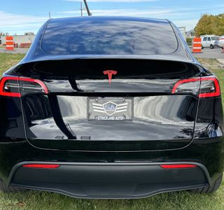 2025 Tesla Model Y Long Range AWD photo 8