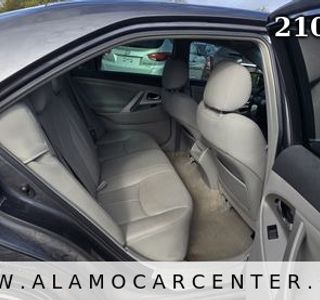 2009 Toyota Camry SE photo 19