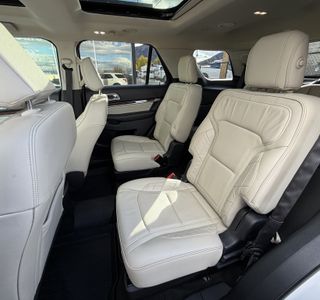 2018 Ford Explorer Platinum AWD photo 16