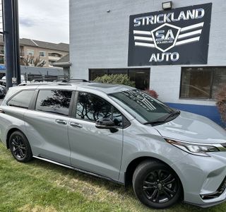2025 Toyota Sienna XSE 7-Passenger AWD photo 2