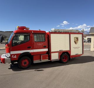 2000 Hino Dutro Fire Truck photo 1