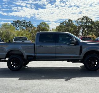 2023 Ford F-250 SD Lariat Crew Cab 4WD photo 4
