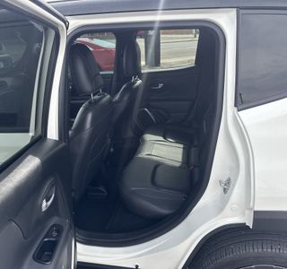 2019 Jeep Renegade Latitude 4WD photo 11