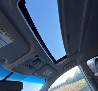 2014 Toyota Sienna FWD 7-Passenger V6 photo 9