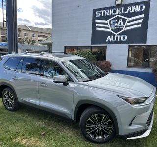 2026 Toyota Grand Highlander Hybrid MAX Platinum AWD photo 2