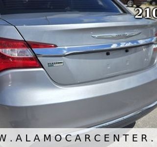 2013 Chrysler 200 Limited photo 11