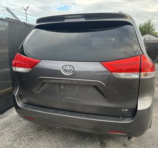 2013 Toyota Sienna LE FWD 8-Passenger V6 photo 6